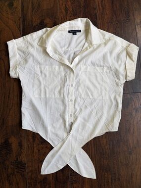 NWOT Boston Proper Cream/white Tie-Front camp shirt Button-Down size small (U8)